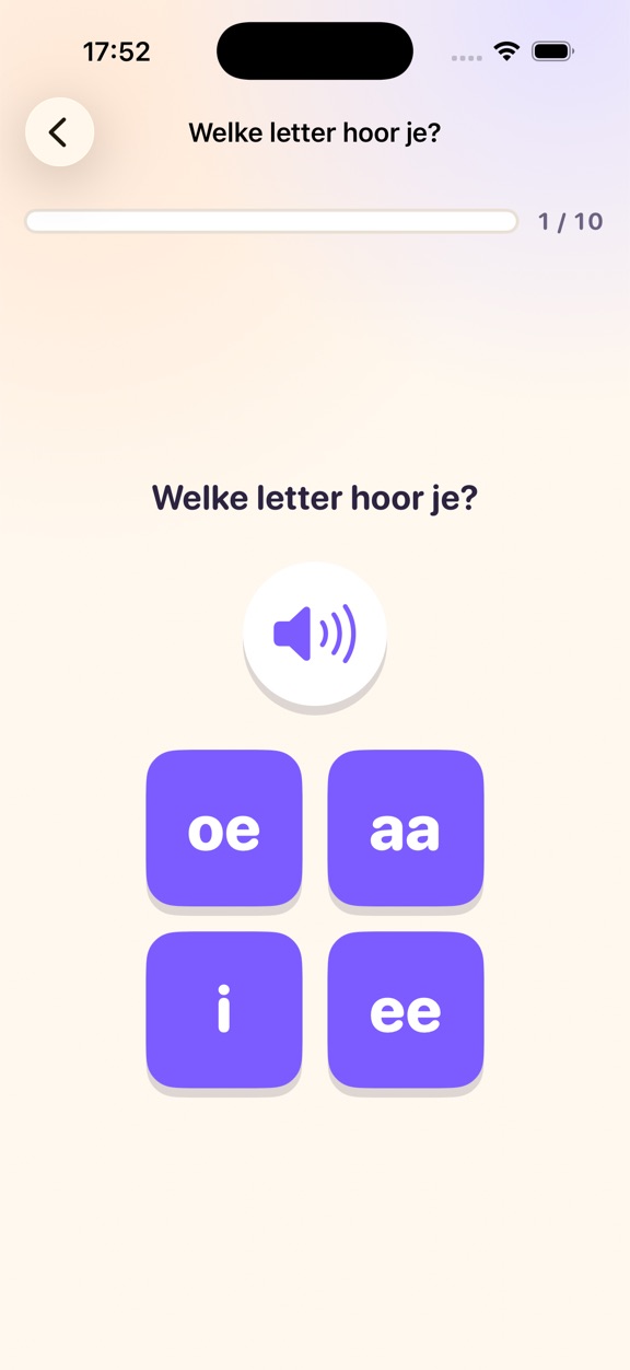 Een luidsprekerknop met vier letters om uit te kiezen